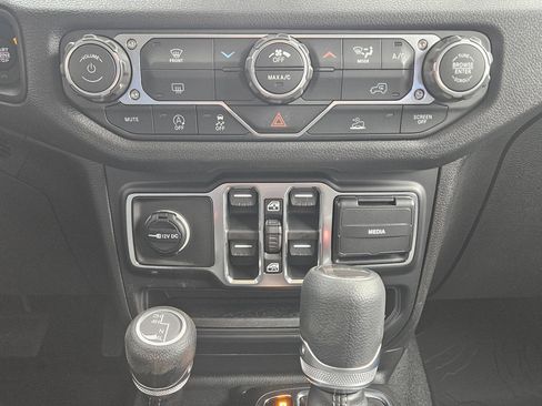 New 2026 Jeep Gladiator Sport image 12