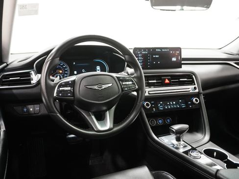 Used 2025 Genesis G70 2.5T image 13