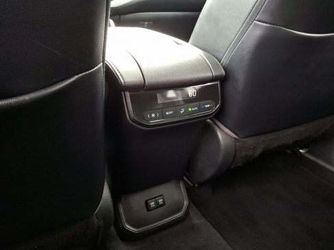 Certified 2021 Toyota Highlander XLE image 13