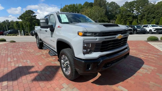 Used 2025 Chevrolet Silverado 2500 Custom w/ Z71 Off-Road Package AWD/4WD image 5