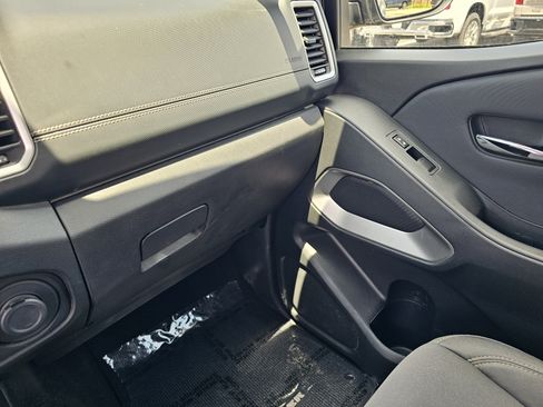 Used 2024 Nissan Frontier SV RWD image 25