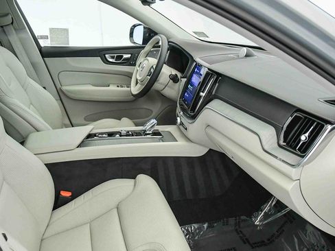 Certified 2025 Volvo XC60 B5 Ultra w/ Protection Package Premier image 17