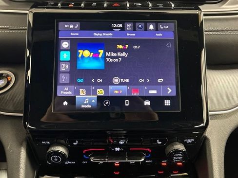 Used 2025 Jeep Grand Cherokee Altitude AWD/4WD image 29