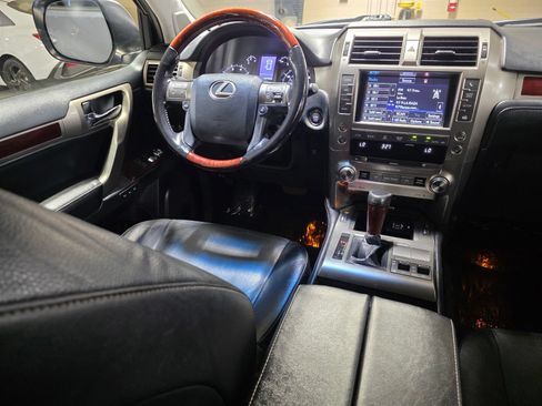 Used 2016 Lexus GX 460 w/ Premium Package AWD/4WD image 21