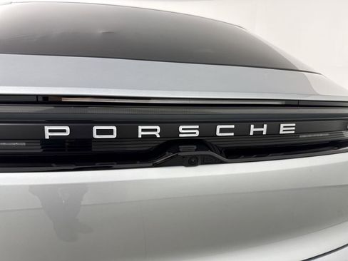 Certified 2025 Porsche Macan 4 Electric image 19