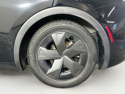 Used 2025 Toyota Prius LE FWD image 11