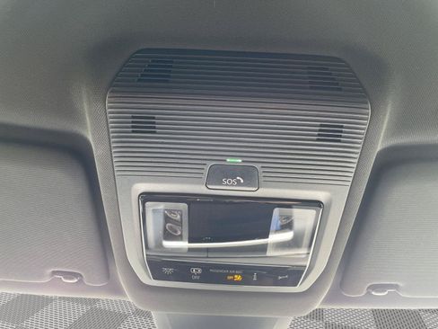 Used 2024 Volkswagen Atlas Cross Sport SE FWD image 22