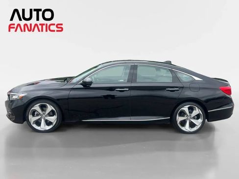 Used 2018 Honda Accord Touring image 2