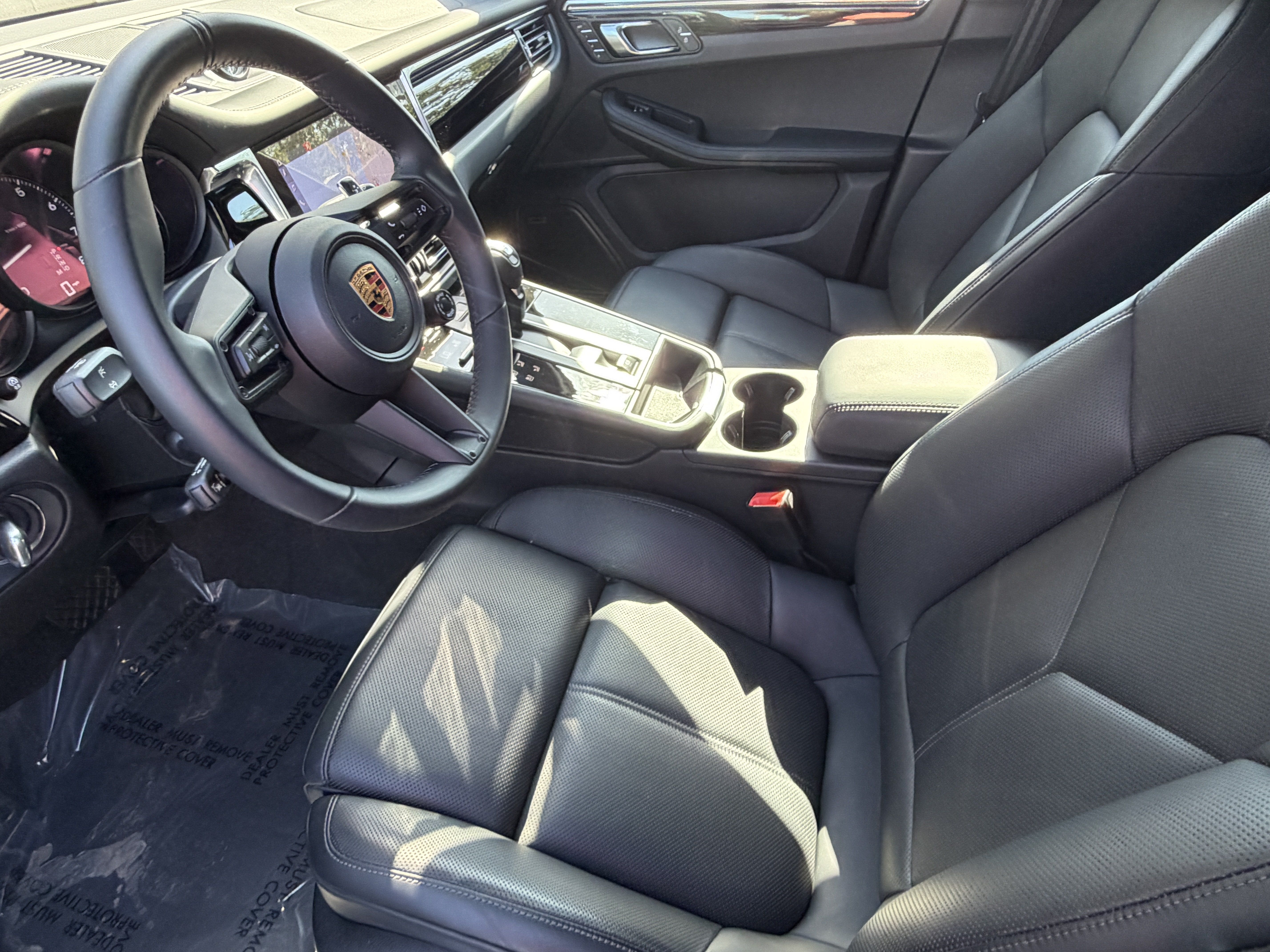 Certified 2026 Porsche Macan AWD/4WD image 4