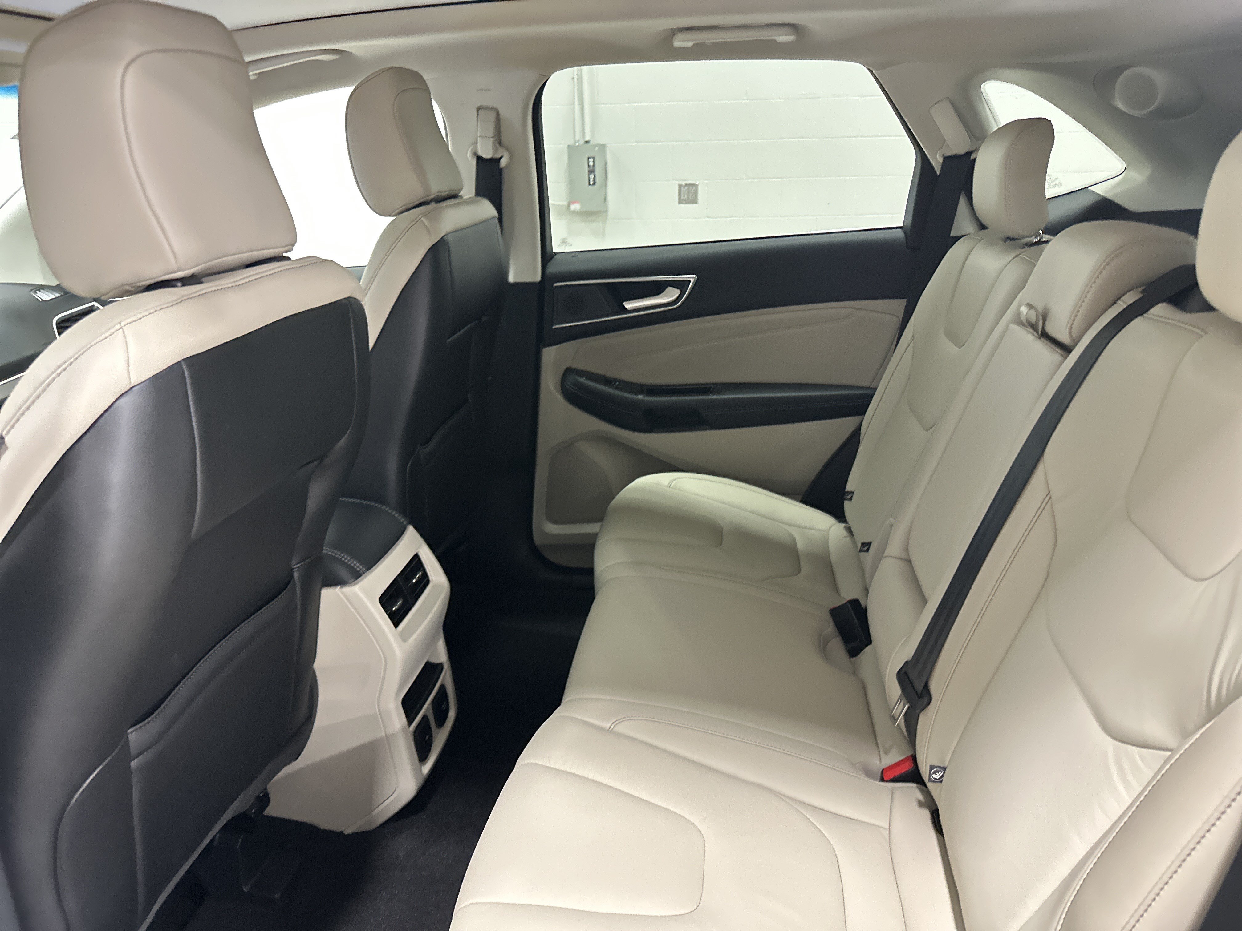 Used 2020 Ford Edge Titanium AWD/4WD image 30