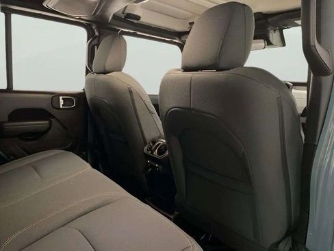 Used 2024 Jeep Wrangler Unlimited image 27