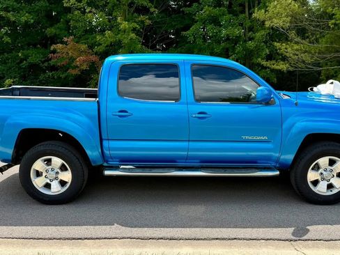 Used 2005 Toyota Tacoma PreRunner w/ TRD Sport Pkg #2 RWD image 4