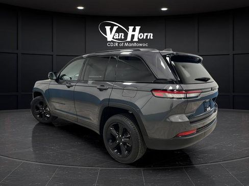Used 2025 Jeep Grand Cherokee Limited w/ Black Appearance Package AWD/4WD image 5