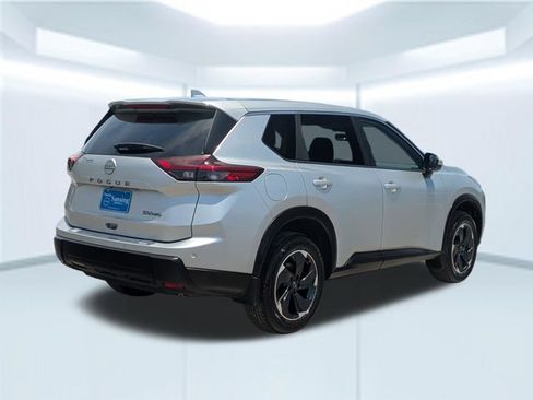 Used 2024 Nissan Rogue SV AWD/4WD image 6