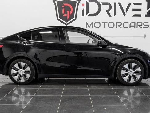 Used 2021 Tesla Model Y Long Range image 11