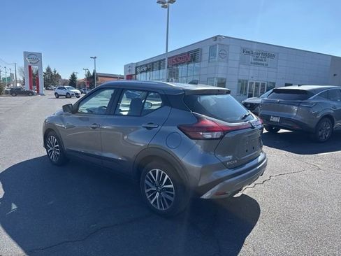 Used 2021 Nissan Kicks SV image 5