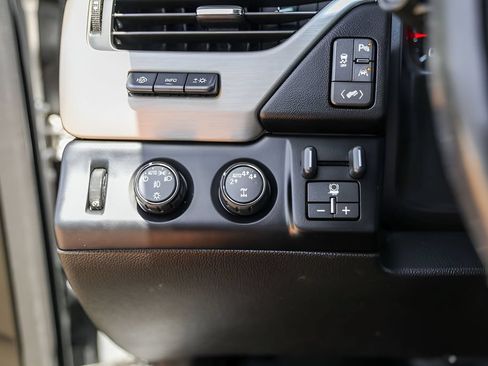 Used 2019 GMC Yukon Denali w/ Open Road Package AWD/4WD image 15
