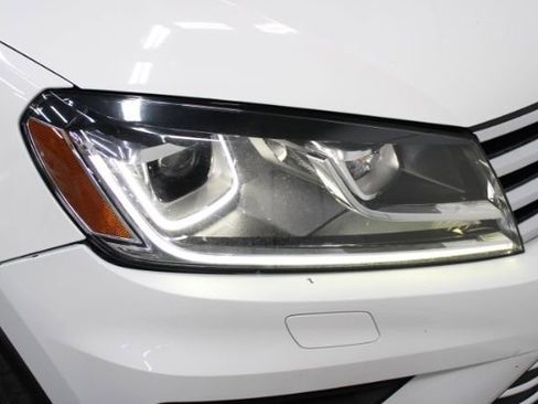 Used 2015 Volkswagen Touareg Sport image 23