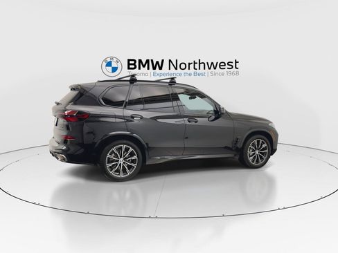 Used 2025 BMW X5 xDrive40i w/ M Sport Package AWD/4WD image 4