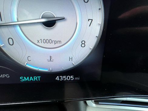 Used 2024 Hyundai Elantra Limited image 20