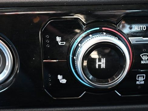 Used 2023 GMC Sierra 1500 Elevation image 30