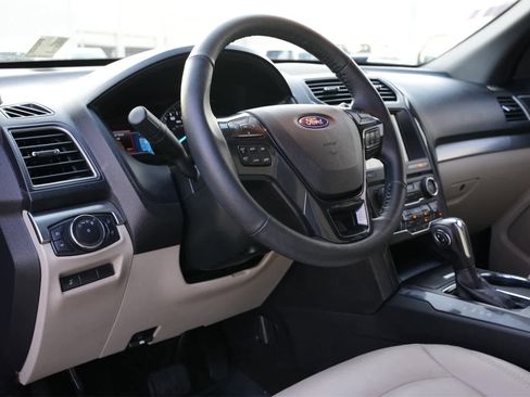 Used 2018 Ford Explorer XLT w/ Equipment Group 202A image 15