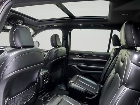 Used 2024 Jeep Grand Cherokee L Limited w/ Luxury Tech Group II image 12