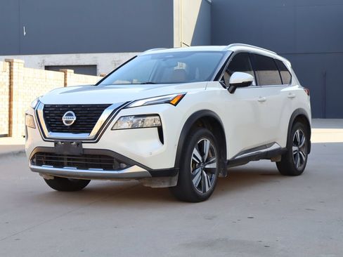Used 2021 Nissan Rogue Platinum FWD image 2