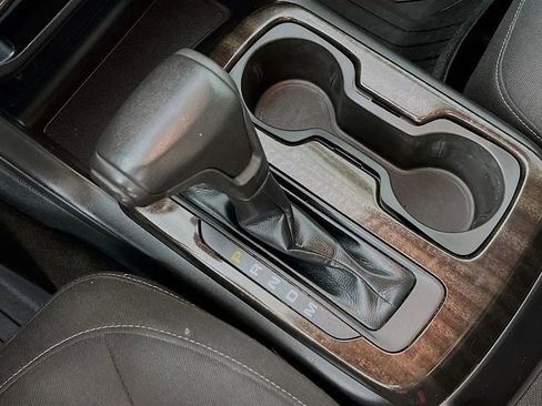 Used 2016 GMC Canyon SLE image 17