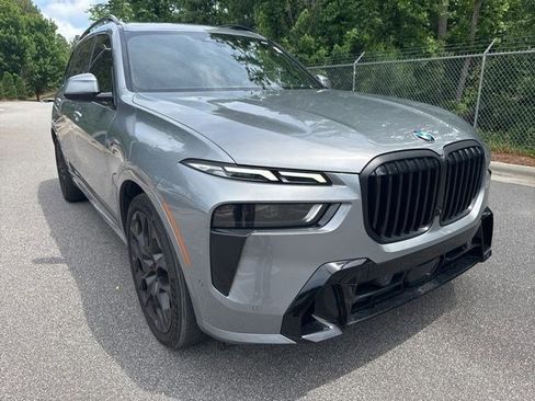 Used 2024 BMW X7 xDrive40i w/ M Sport Package AWD/4WD image 3