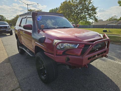 Used 2018 Toyota 4Runner SR5 AWD/4WD image 8