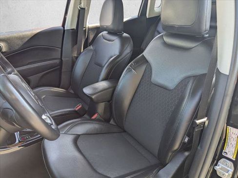 Used 2019 Jeep Compass Latitude FWD image 14