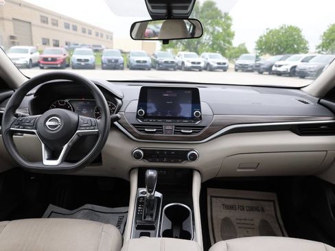 Used 2023 Nissan Altima 2.5 SV AWD/4WD image 14