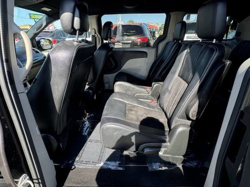 Used 2017 Dodge Grand Caravan SXT image 20