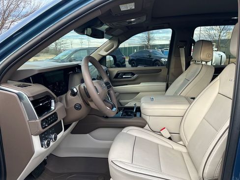 Certified 2025 GMC Yukon XL Denali w/ Sun & Power Step Package image 14