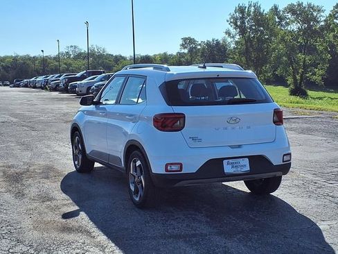 Used 2025 Hyundai Venue SEL FWD image 8