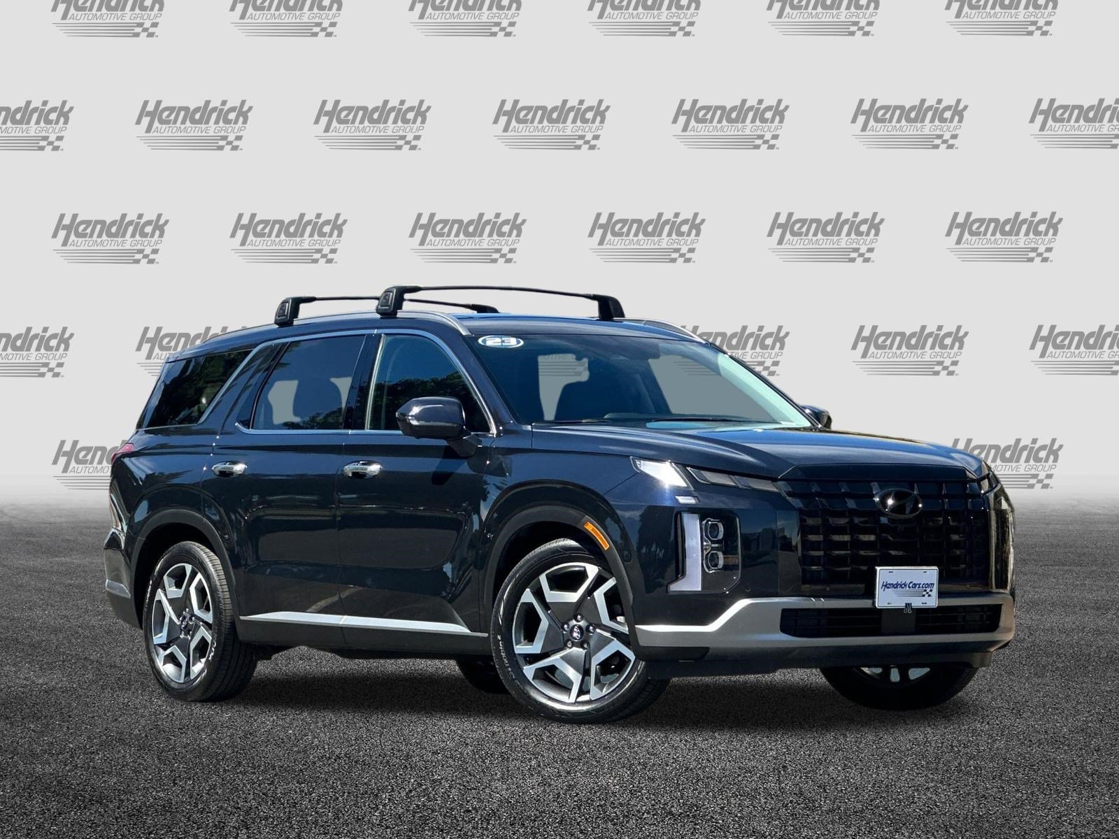 Used 2023 Hyundai Palisade SEL FWD image 2