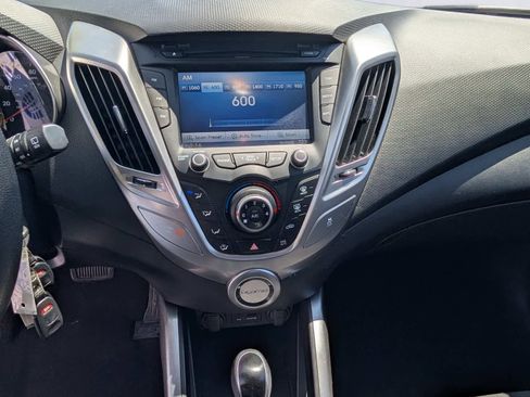Used 2014 Hyundai Veloster FWD image 15