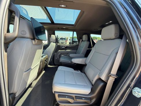 Used 2025 Chevrolet Tahoe Z71 w/ Z71 Off-Road Package AWD/4WD image 12