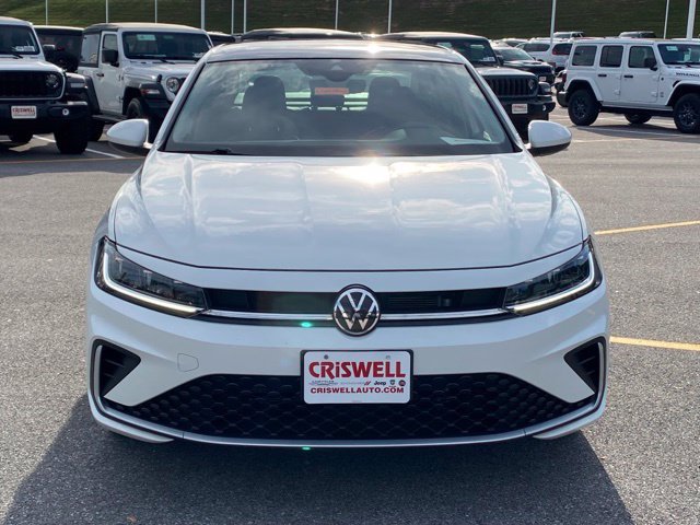Used 2025 Volkswagen Jetta SE FWD image 8