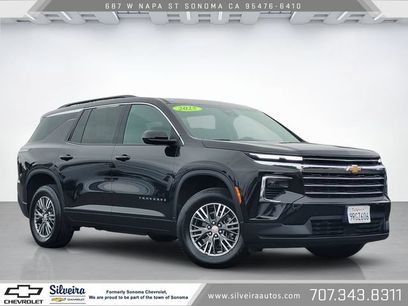 Used 2025 Chevrolet Traverse LT