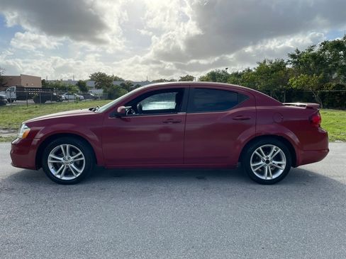 Used 2011 Dodge Avenger image 7