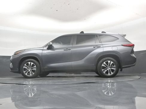 Used 2023 Toyota Highlander XLE AWD/4WD image 55