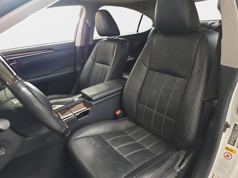 Used 2016 Lexus ES 350 w/ Luxury Package w/Wood Trim image 18