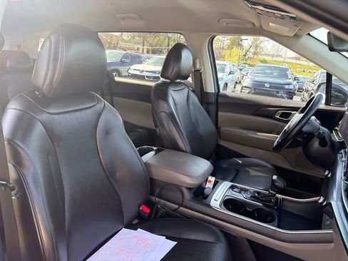 Used 2025 Kia Carnival image 50
