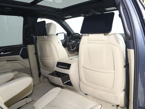 Used 2021 Cadillac Escalade ESV Premium Luxury AWD/4WD image 18