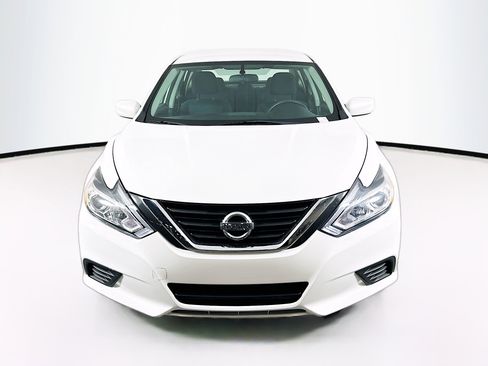 Used 2017 Nissan Altima 2.5 S w/ Power Driver Seat Package image 2