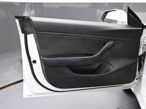 Used 2019 Tesla Model 3 Standard Range Plus image 40