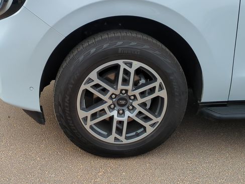 Used 2025 Ford Expedition Max Active AWD/4WD image 13