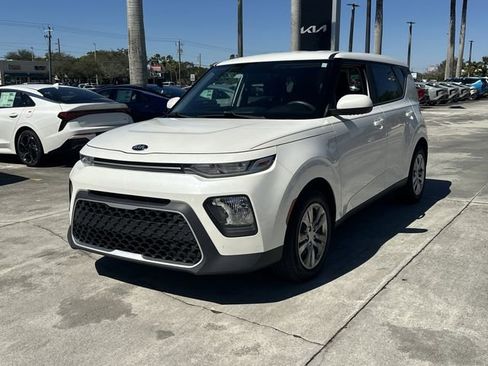 Used 2020 Kia Soul LX image 2